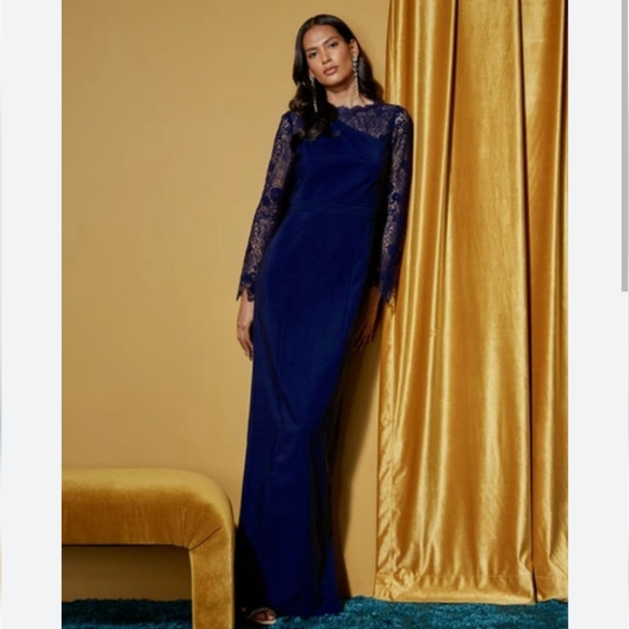 JS Collection Maria Scallop Column Gown - Picture 2 of 13